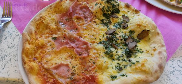 2020_Geburtstagspizza-MITanond_IMG20200726180347
Pizza mit Prosciutto und schwarzen Trüffel
Schlüsselwörter: Austria;2020